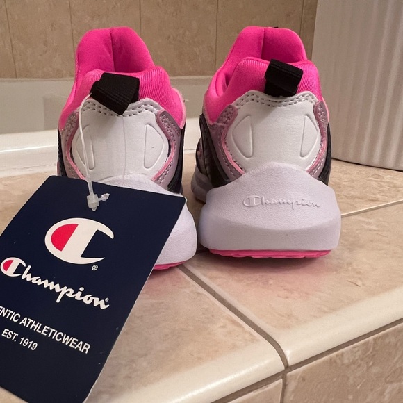 Size 6T  champion shoe. - Picture 3 of 6